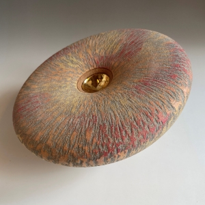 Ellen Rijsdorp - Disk rood goud (Keramiek, goudglazuur 3de stook)